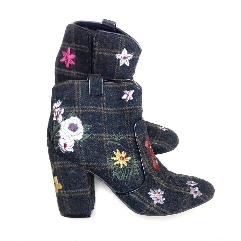 Indigo rd, gray bootie       size 9.5       #016